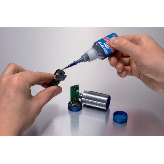 LOCTITE 480 colle cyano pour métaux/ caoutchoucs et aimants dans les environnements humides - Flacon de 500 g